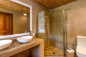 Farm House with Pool & Never Ending Mountain Views