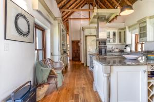 Farm House with Pool & Never Ending Mountain Views