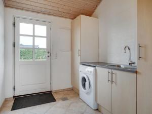 Holiday Home Kimi - 800m from the sea by Interhome