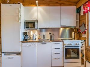 Holiday Home Metsänpirtti 2 by Interhome