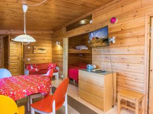 Holiday Home Metsänpirtti 2 by Interhome