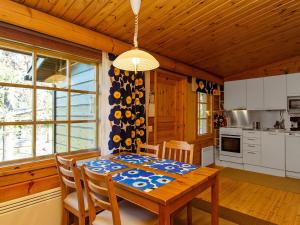 Holiday Home Metsänpirtti 1 by Interhome