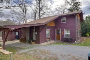 Relax Fireside Cozy Retreat Less Than 10 Mi to Dollywood