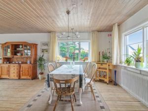 Apartment Ellanor - 1-4km from the sea by Interhome