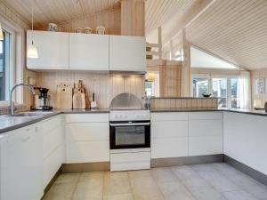 Holiday Home Gun - 450m from the sea by Interhome