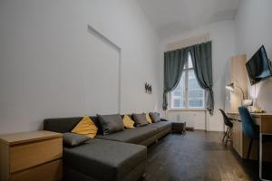 Piotrkowska 77 4 separete Bedrooms 4 osobne pokoje z osobna łazienką i kuchnią na korytarzu