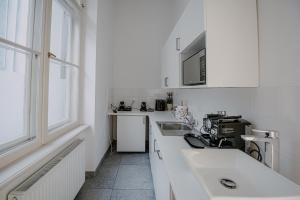 Piotrkowska 77 4 separete Bedrooms 4 osobne pokoje z osobna łazienką i kuchnią na korytarzu