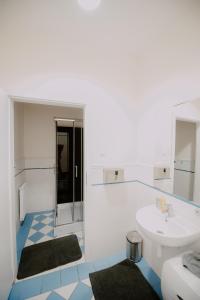 Piotrkowska 77 4 separete Bedrooms 4 osobne pokoje z osobna łazienką i kuchnią na korytarzu