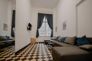 Piotrkowska 77 4 separete Bedrooms 4 osobne pokoje z osobna łazienką i kuchnią na korytarzu