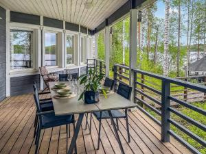 Holiday Home Aurinkokaari by Interhome