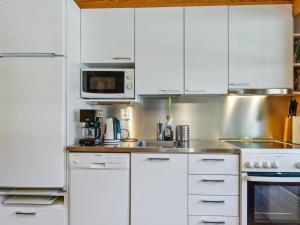 Holiday Home Metsänpirtti 3 by Interhome