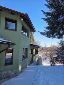 Two lakes heaven - Forest Retreat by The Mountains