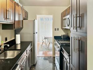 Bright & Cozy Two-Level Apartment