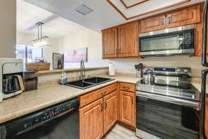 Mtn Views + Hot Tub Access: Sedona Golf Retreat!