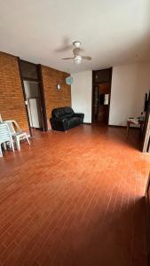 Casa ampla e bem localizada - 1 rua da praia