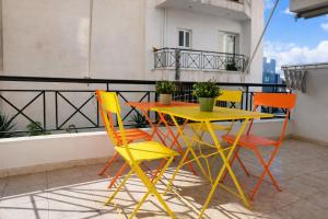 Acropolis Dream Apartment - 50sqm 2BR Big Living Room with Large Terrace Next to Siggrou FIX Subway Station in the City Center