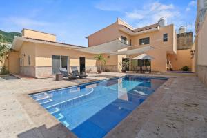 Luxury 4BR Villa with Pool & Outdoor Paradise