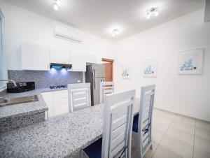 Plaza Achim 6B, Modern APT 250m from Sosua beach!