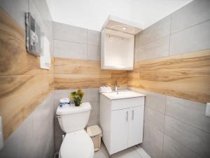 Plaza Achim 6B, Modern APT 250m from Sosua beach!