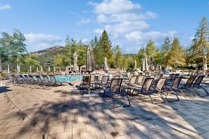 Luxe North Lake Tahoe Getaway in Everline Resort!