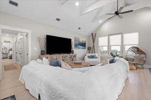 Cast Away - 2114 Bienville