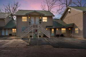 Clearwater Golden Escape on Lake Hamilton condo