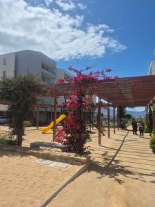 A pocos metros del mar