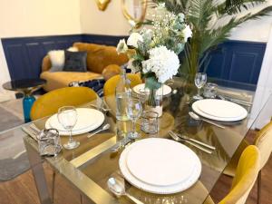 Modern Haussmann-style Parisian apartment -6P