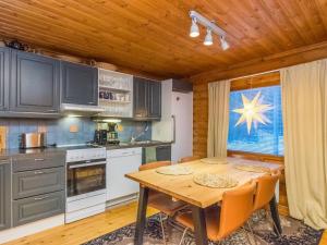 Holiday Home Kaivoskartano by Interhome