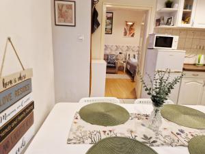 2 Room Home Office-Friendly Apartment