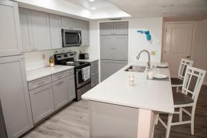 1860 SqFt-Oceanfront Oasis