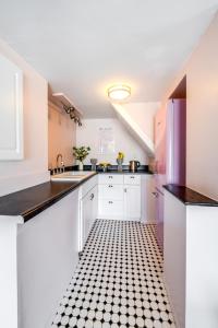 Stunning 1 bedroom apartment with view