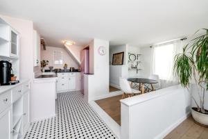 Stunning 1 bedroom apartment with view