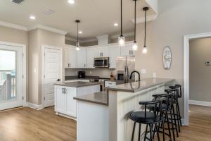 Blue Jays - 2334 Bienville