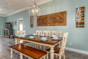 Goin Coastal - 2703 Bienville