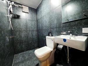 The Layover Lounge - Airport Transit Hotel