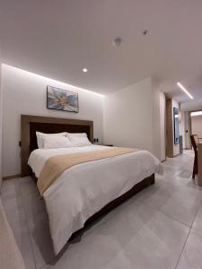 Apart Studio de Lujo La Carolina Piso Alto, Piscina, Jacuzzi, Padel, Gym