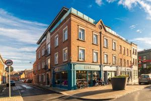 Dean Swift Square by Dublin At Home