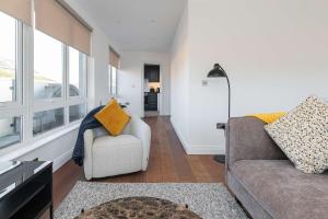 Dean Swift Square by Dublin At Home