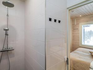 Holiday Home Koukkupolku 5 by Interhome