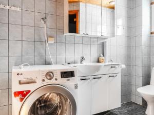 Holiday Home Lomahuoneisto b by Interhome