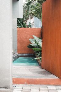 Abasan Tropical Brutalism villa