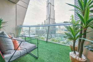 Auren Private Room in Shared Burj Vista Apartment