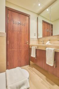 Auren Private Room in Shared Burj Vista Apartment