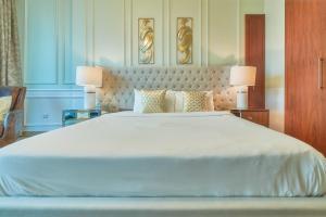 Auren Private Room in Shared Burj Vista Apartment