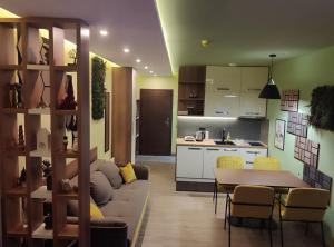 Yellow Hill Apartment