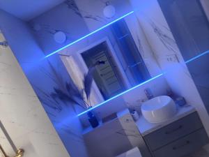 Blue Royal Luxury Apartment z HBO Max