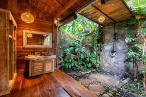 Giri Kusuma - A Sacred Spring Pool Retreats