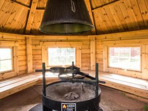 Holiday Home Mansikkaranta 2 by Interhome