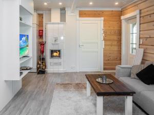 Holiday Home Kiehtäjän lahti by Interhome